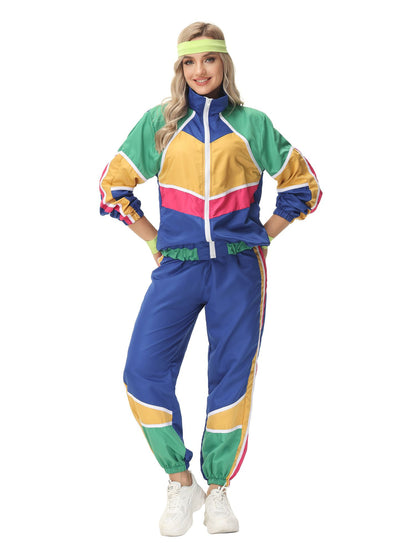 Retro Paar Kostüm im 60er- und 70er-Jahre-Hippie-Stil mit farbigem Trainingsanzug-Design